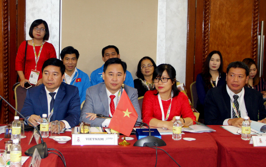 TS Lê Mạnh Hùng, Phó Vụ trưởng Vụ Giáo dục Thể chất (Bộ GD&ĐT), Trưởng Đoàn thể thao học sinh Việt Nam (giữa) dự Hội nghị