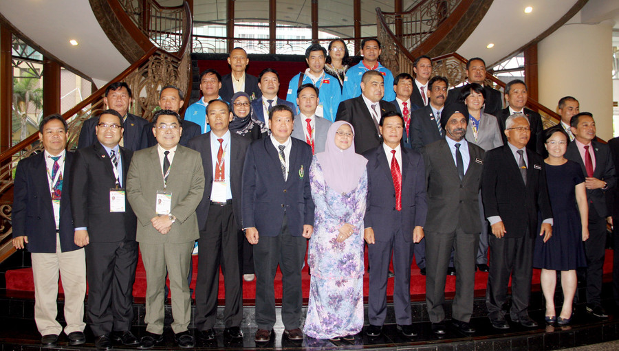 Các thành viên của ASSC chụp ảnh lưu niệm