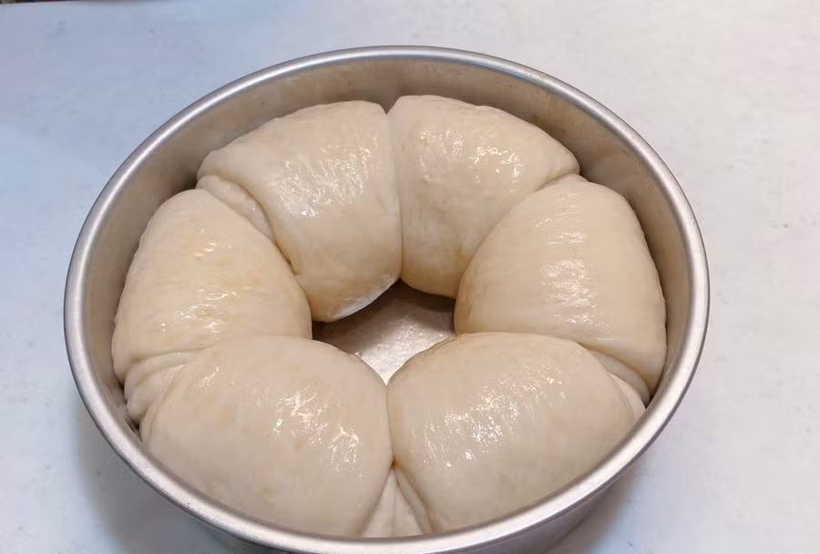 Ủ bột 30 phút, bánh nở phình to.