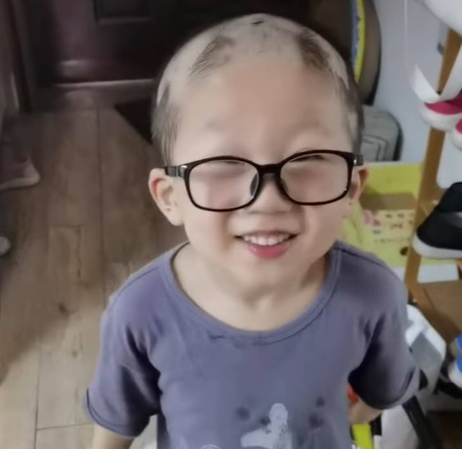 Tự cầm tông đơ cắt tóc và cái kết cười "ra nước mắt" 