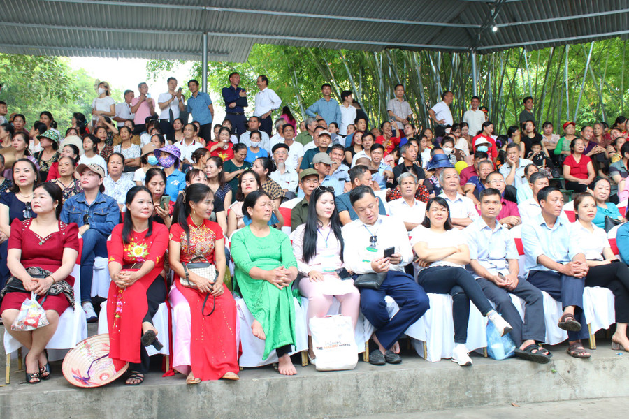 Chương trình thu hút đông đảo người dân và du khách đến trải nghiệm và tham quan. Chương trình thu hút đông đảo người dân và du khách đến trải nghiệm và tham quan.