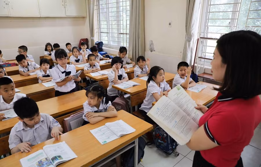 Lấy ý kiến với hồ sơ xét chọn nhà giáo tiểu học tiêu biểu, xuất sắc năm 2022