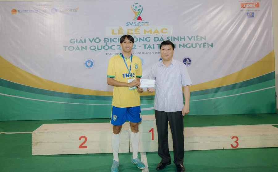 BTC trao giải cầu thủ có nhiều bàn thắng nhất.