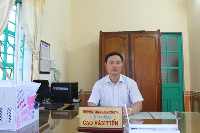 Hiệu trưởng Trường THCS Giao Phong Cao Văn Tiến