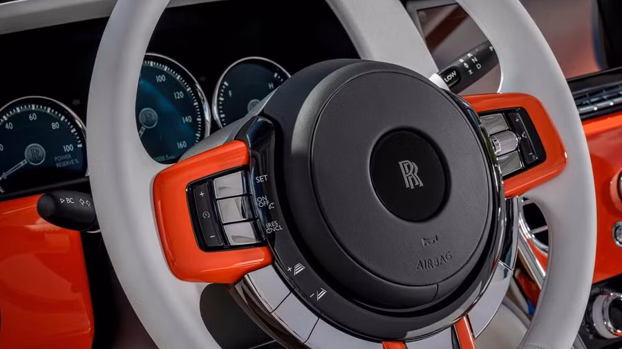 Nguoi dan ong nay so huu 10 xe Rolls-Royce, moi chiec mot mau hinh anh 5 