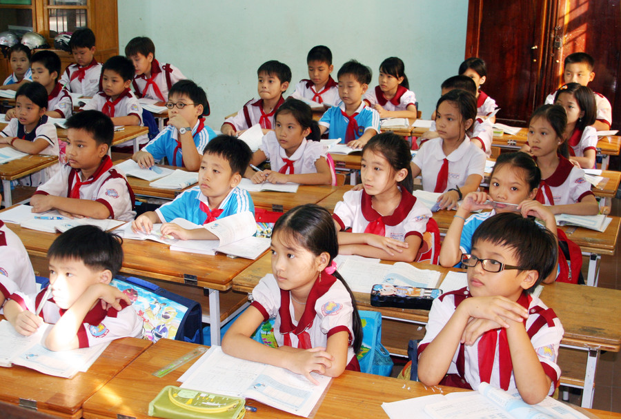 Thẩm định bộ sách giáo khoa chuẩn là tiền đề áp dụng Chương trình GDPT mới. Ảnh: Đức Chiêm Thẩm định bộ sách giáo khoa chuẩn là tiền đề áp dụng Chương trình GDPT mới. Ảnh: Đức Chiêm