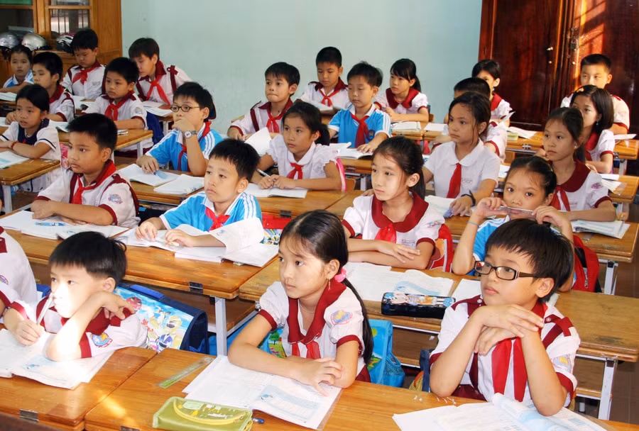 Thẩm định bộ sách giáo khoa chuẩn là tiền đề áp dụng Chương trình GDPT mới. Ảnh: Đức Chiêm