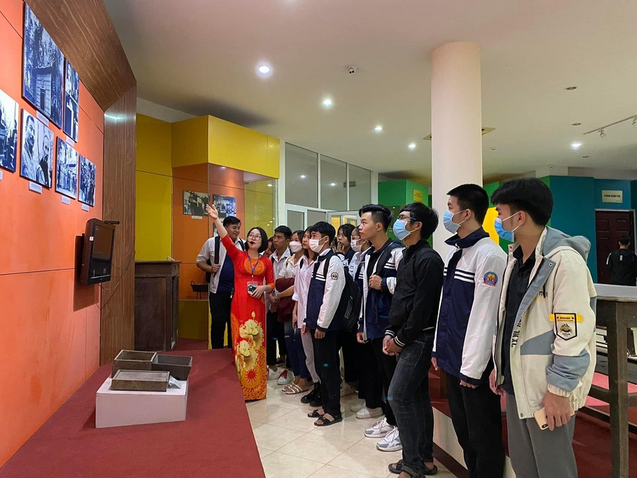 Thông qua các hoạt động trải nghiệm thực tế học viên có cơ hội tìm hiểu, hình thành tư duy, định hướng nghề nghiệp trong tương lai. Thông qua các hoạt động trải nghiệm thực tế học viên có cơ hội tìm hiểu, hình thành tư duy, định hướng nghề nghiệp trong tương lai.