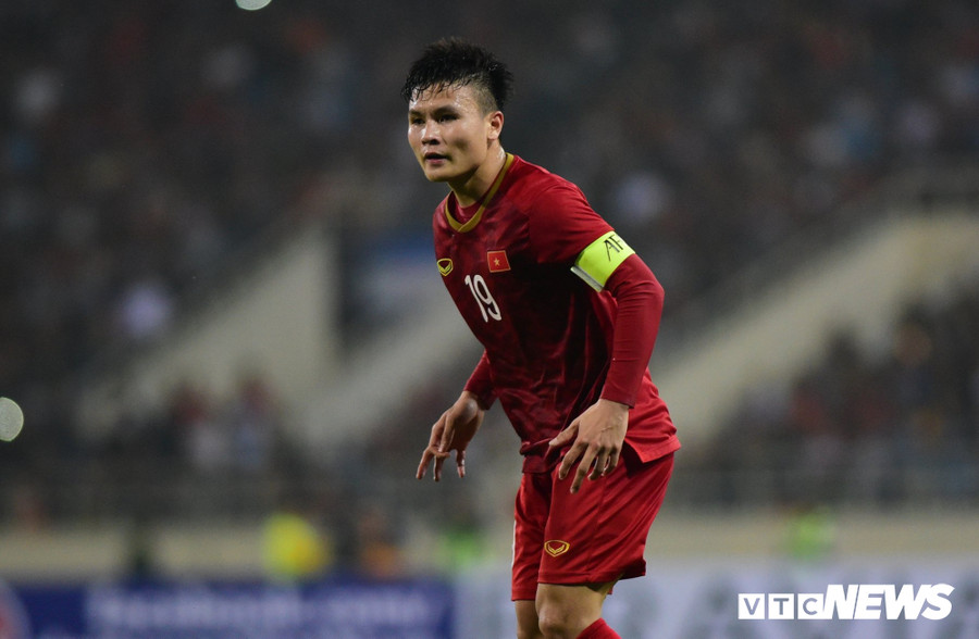 Quang Hải vượt qua áp lực của sự kỳ vọng. Quang Hải vượt qua áp lực của sự kỳ vọng.