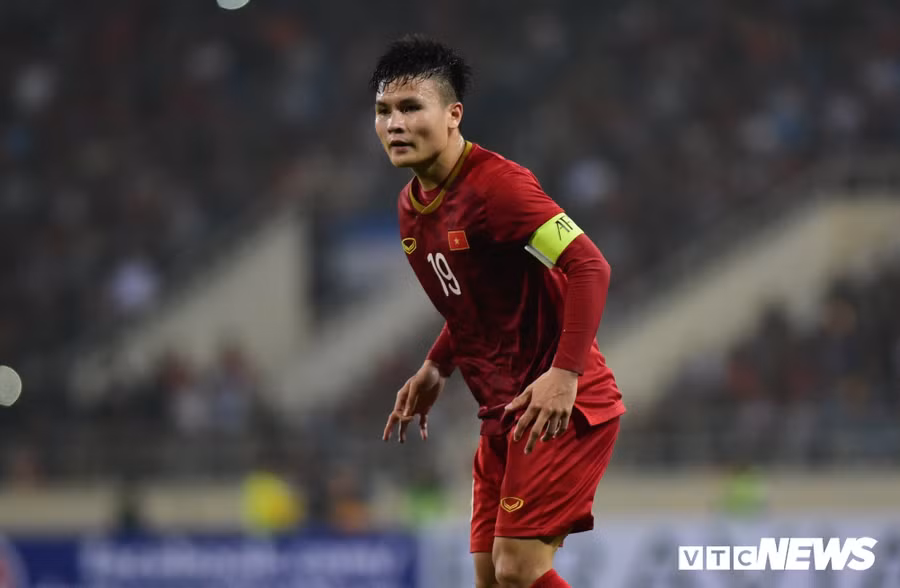 Quang Hải vượt qua áp lực của sự kỳ vọng. Quang Hải vượt qua áp lực của sự kỳ vọng.