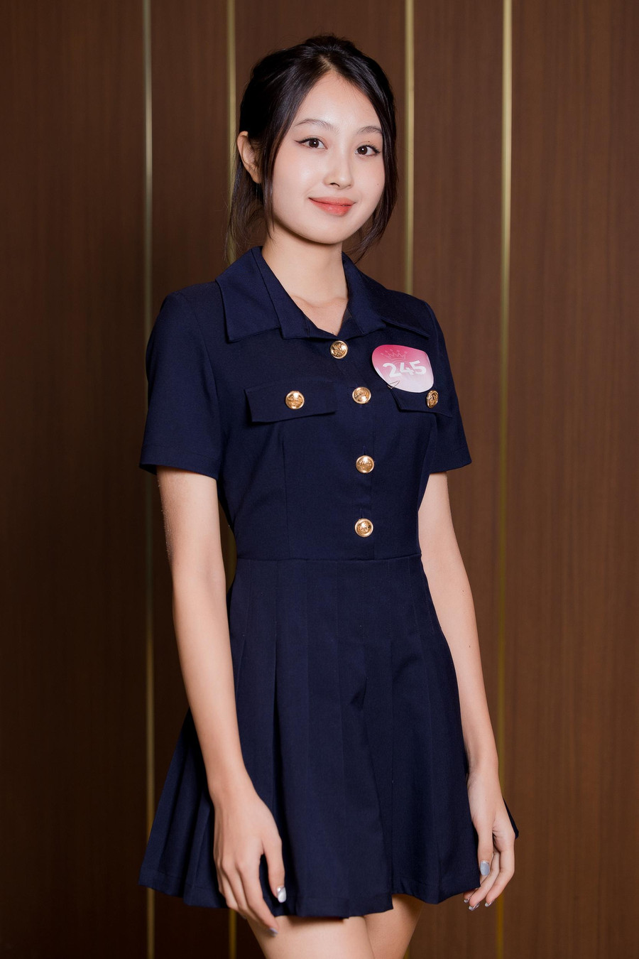 Phạm Giáng My năm 2004, Ninh Bình. Cô vừa đăng quang cuộc thi Người đẹp Hoa Lư. “Các thí sinh dự thi Hoa hậu Việt Nam 2022 đều xinh đẹp, không chỉ có nhan sắc ấn tượng mà còn tài năng”, Giáng My tâm sự.