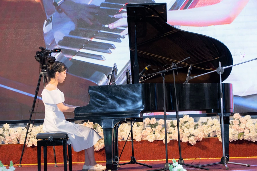 Thí sinh tranh tài tại Festival Piano Lai Châu lần thứ nhất.