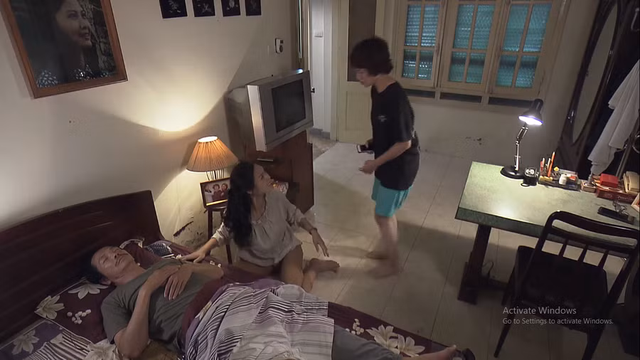 Về nhà đi con tập 76: Ông Sơn nằm bất động.