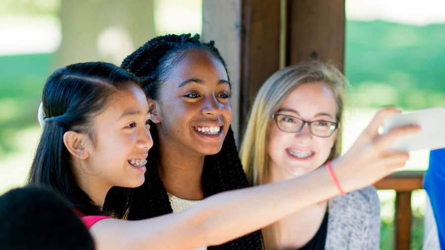 Chấp nhận rủi ro cho phép con bước ra khỏi vùng an toàn của mình, đối mặt với nỗi sợ hãi và học hỏi từ cả thành công lẫn thất bại. (Ảnh: ITN). Chấp nhận rủi ro cho phép con bước ra khỏi vùng an toàn của mình, đối mặt với nỗi sợ hãi và học hỏi từ cả thành công lẫn thất bại. (Ảnh: ITN).