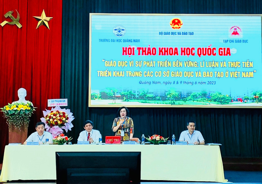  Các chủ trì điều hành Hội thảo