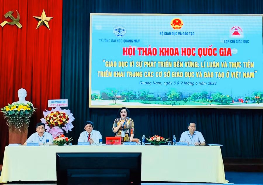  Các chủ trì điều hành Hội thảo