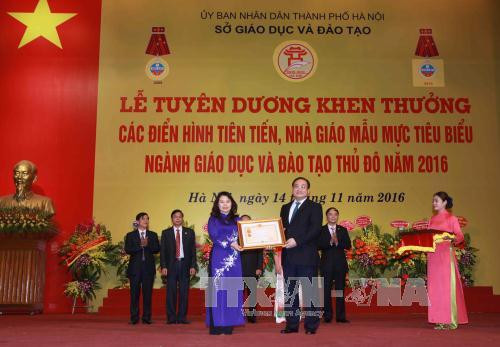 Hà Nội tuyên dương nhà giáo tiêu biểu, mẫu mực