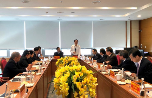 Bộ trưởng Bộ GD&ĐT Phùng Xuân Nhạ, Chủ tịch Hội đồng GS nhà nước phát biểu trong buổi làm việc với Hội đồng GS ngành Y học.