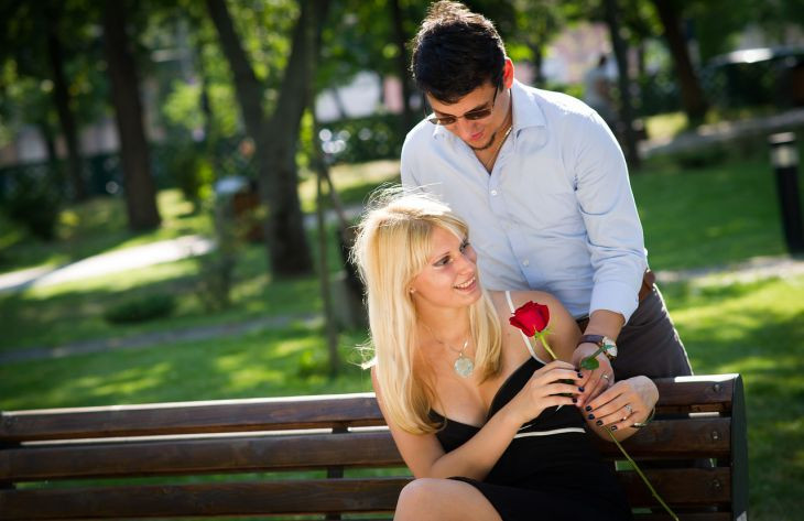 Có những người đàn ông cảm thấy an toàn khi nương náu trong thế giới bí ẩn. (Ảnh: ITN). Có những người đàn ông cảm thấy an toàn khi nương náu trong thế giới bí ẩn. (Ảnh: ITN).