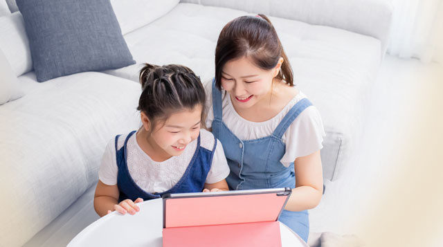 Internet không hẳn là nơi nguy hiểm phải tránh bằng mọi giá. (Ảnh: ITN). Internet không hẳn là nơi nguy hiểm phải tránh bằng mọi giá. (Ảnh: ITN).
