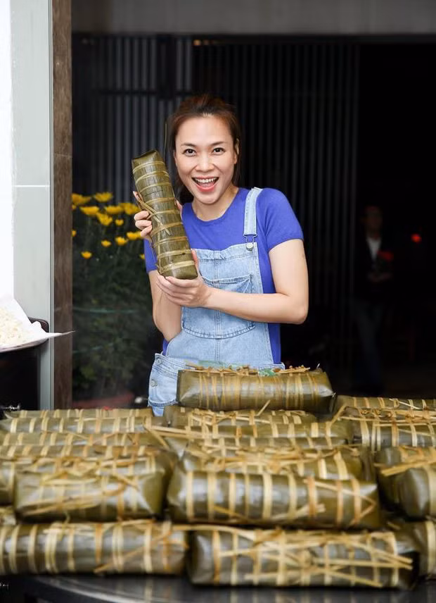 co 1 loai trang phuc my tam, lan khue deu me, dien kieu nao cung tre them vai tuoi - 1