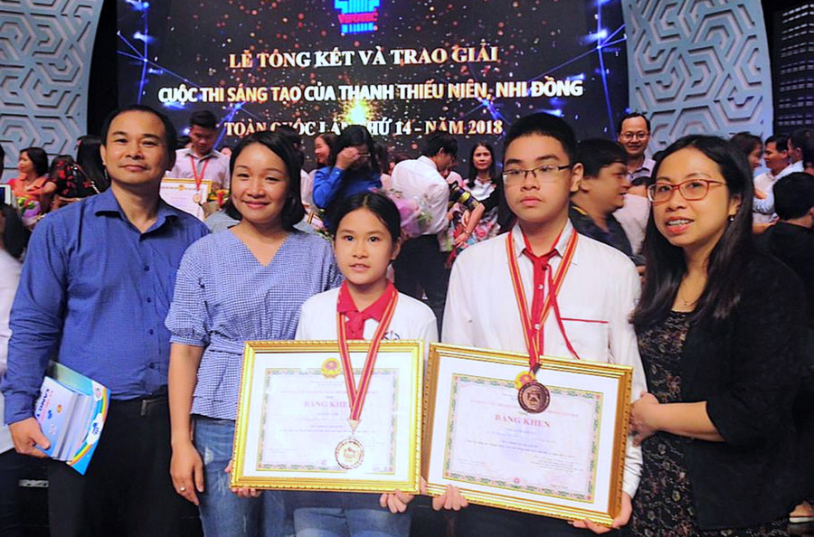 Em Trần Mỹ Anh với niềm vui đoạt giải Em Trần Mỹ Anh với niềm vui đoạt giải