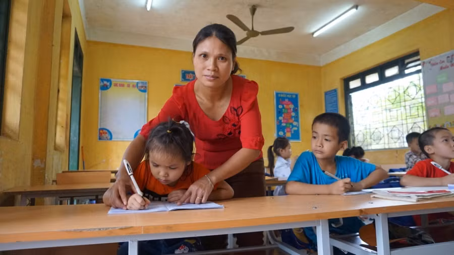 Cô và trò Trường PTCS Nam Mẫu