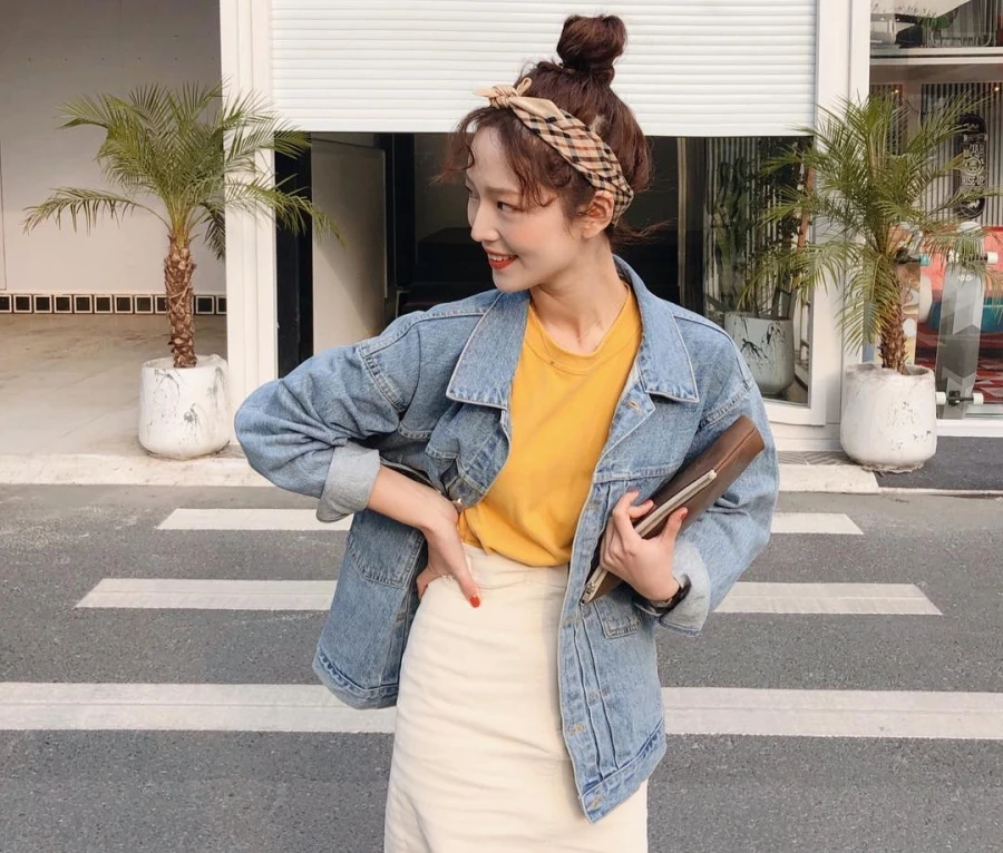 Denim jacket tăng vẻ bụi bặm và ăn chơi của người diện lên vài bậc, dễ mix đồ.