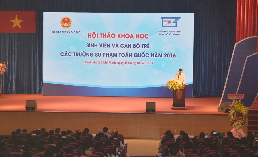 Ông Trần Nam Tú - Phó vụ trưởng Vụ Khoa học, Công nghệ & Môi trường Bộ GD&ĐT - phát biểu tại Hội thảo