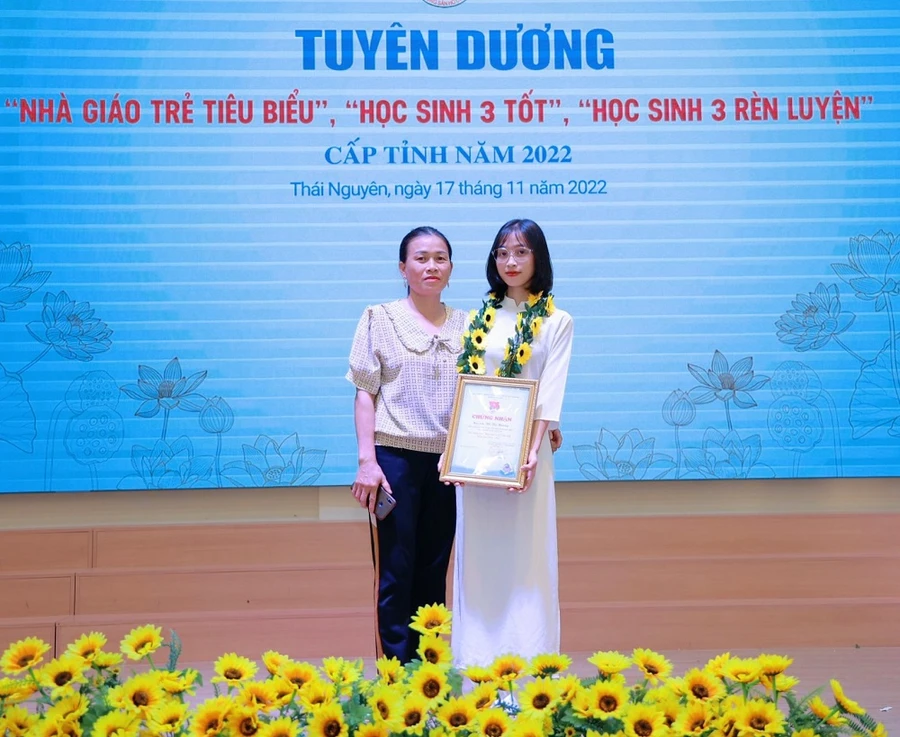 Nữ sinh học giỏi cháy hết mình với công tác đoàn, hội.