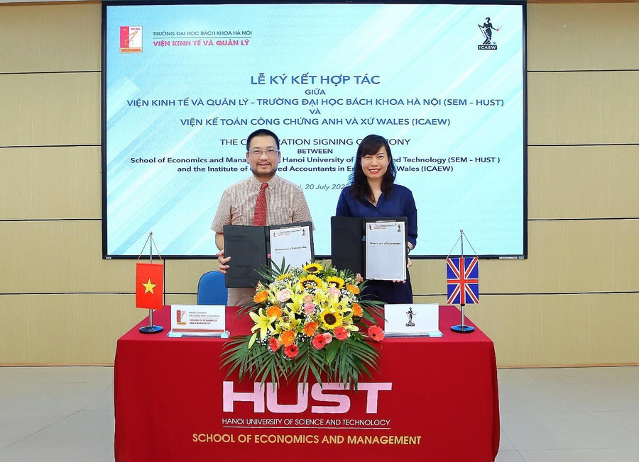 PGS.TS. Nguyễn Danh Nguyên, Viện trưởng Viện Kinh tế và Quản lý – Trường Đại học Bách khoa Hà Nội và bà Đặng Thị Mai Trang, Trưởng Đại diện ICAEW Việt Nam ký kết hợp tác PGS.TS. Nguyễn Danh Nguyên, Viện trưởng Viện Kinh tế và Quản lý – Trường Đại học Bách khoa Hà Nội và bà Đặng Thị Mai Trang, Trưởng Đại diện ICAEW Việt Nam ký kết hợp tác