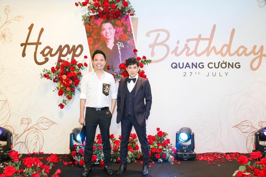 Ca sĩ Quang Hà và anh trai Quang Cường.