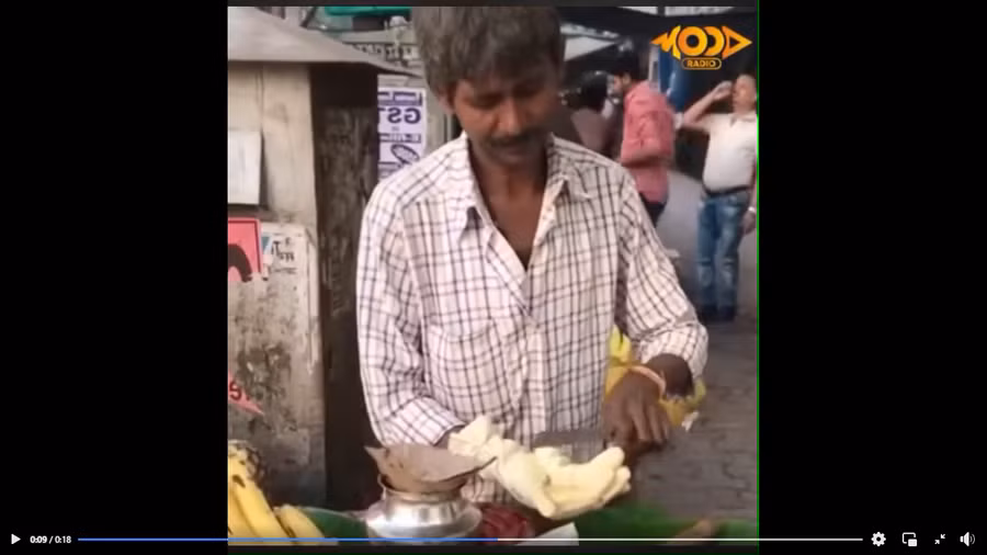 Clip: Ngã ngửa món ăn đường phố "cầu kỳ nhất thế giới"