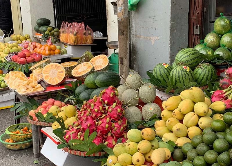 Trái cây mất giá nông dân muốn khóc, tiểu thương âm thầm ăn lãi đậm