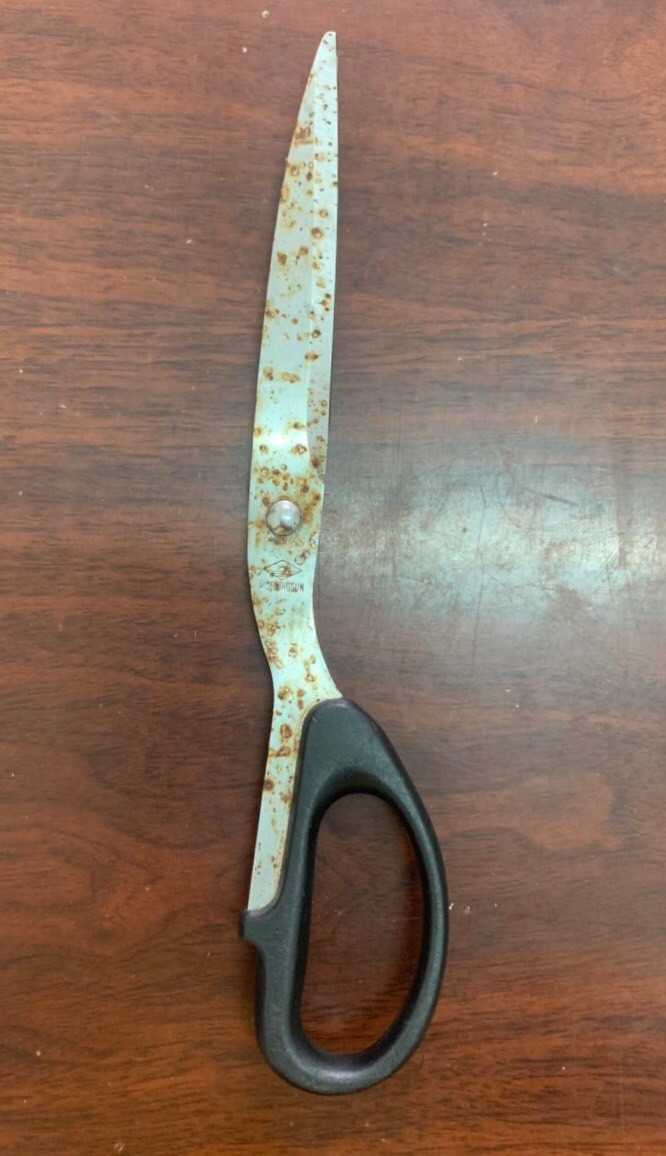 Hung khí mà đối tượng Thành sử dụng để cướp tài sản người đi đường. Ảnh: Công an.