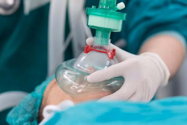 Khám chuyên khoa gây mê trước khi phẫu thuật sẽ giúp bệnh nhân phòng tránh hoặc giảm được các yếu tố nguy cơ trong phẫu thuật.