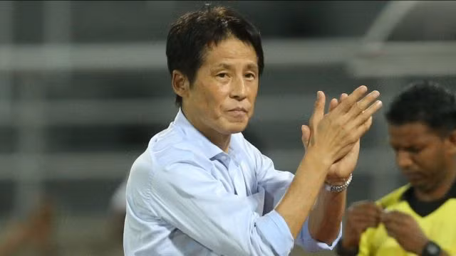 HLV người Nhật Bản Akira Nishino đang làm nức lòng người hâm mộ đội tuyển Thái Lan sau chiến thắng 2-1 trước đội tuyển UAE