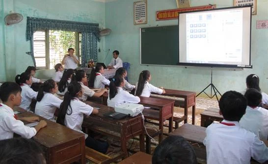 Trao tặng phòng học điện tử Classbook tại Nghệ An