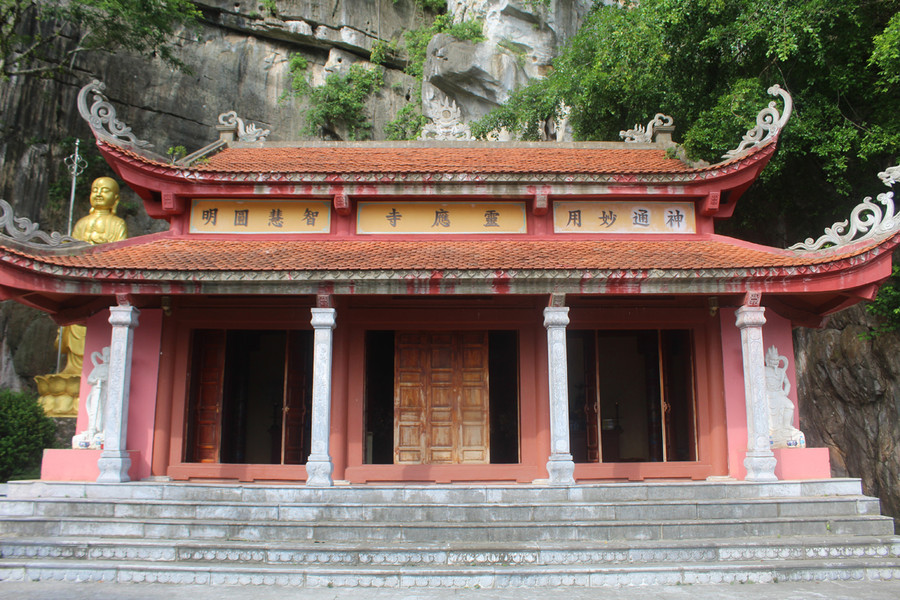 Chùa Linh Ứng nằm trong quần thể khu danh thắng quốc gia Kim Sơn (Vĩnh Lộc, Thanh Hóa). Ảnh: LT.