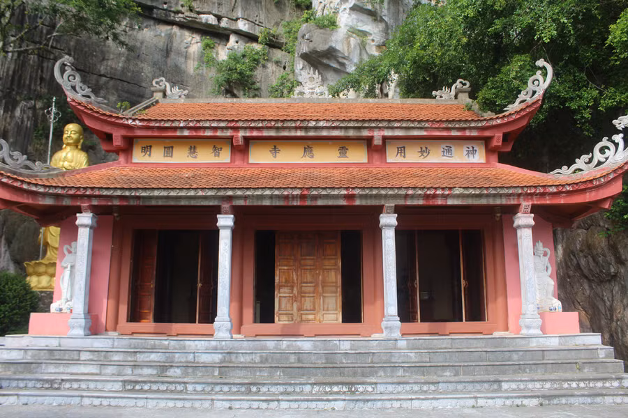 Chùa Linh Ứng nằm trong quần thể khu danh thắng quốc gia Kim Sơn (Vĩnh Lộc, Thanh Hóa). Ảnh: LT.