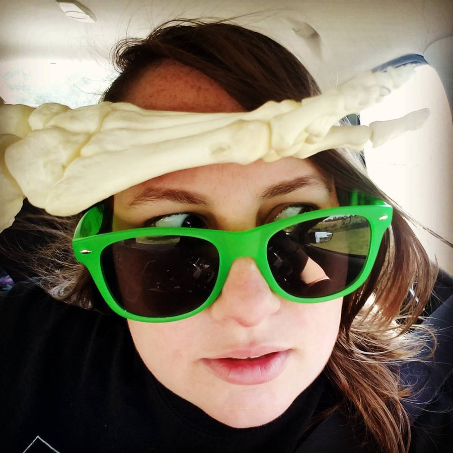 nguoi phu nu dem bo xuong ban chan minh di khap nuoc my hinh anh 3