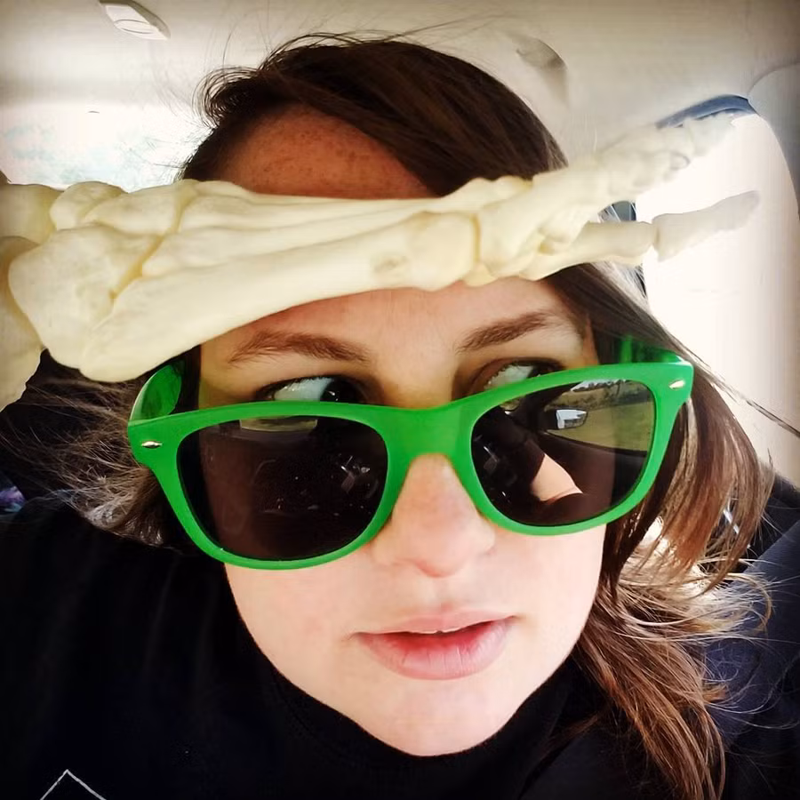 nguoi phu nu dem bo xuong ban chan minh di khap nuoc my hinh anh 3