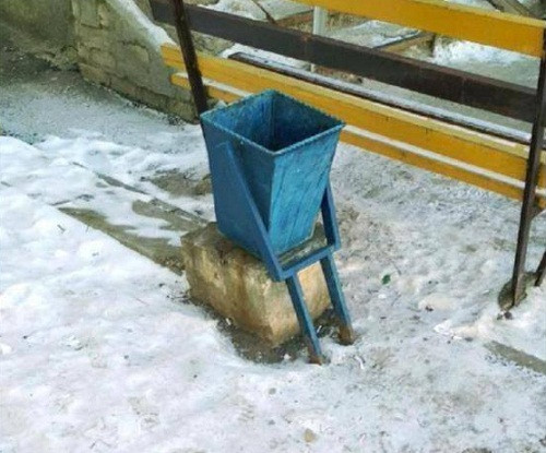 Ngồi suy ngẫm về cuộc đời. Ngồi suy ngẫm về cuộc đời.