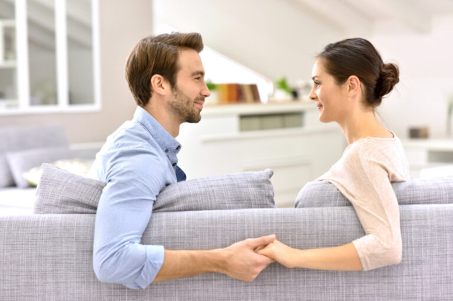 Nếu bạn cảm thấy mình đang yêu một ai đó, hãy bình tĩnh dừng lại để quan sát hoàn cảnh hiện tại. (Ảnh: ITN). Nếu bạn cảm thấy mình đang yêu một ai đó, hãy bình tĩnh dừng lại để quan sát hoàn cảnh hiện tại. (Ảnh: ITN).