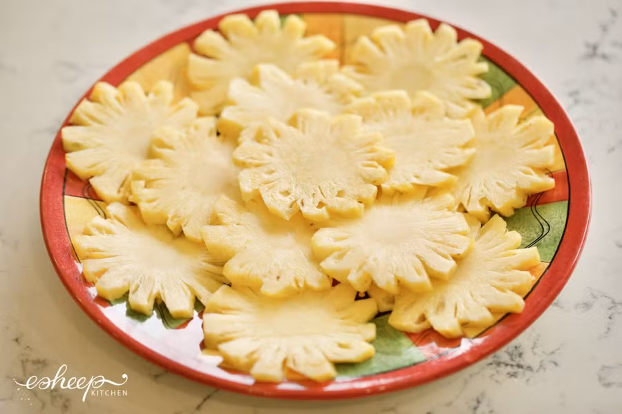 Hai cách cắt dứa đẹp như nhà hàng 