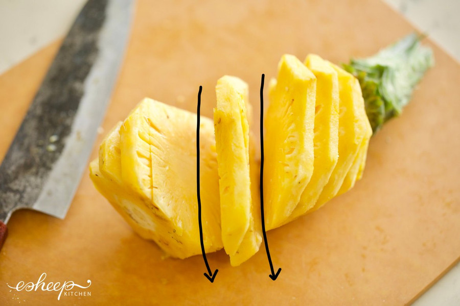 Cắt lát chéo theo đường mặt phẳng mắt dứa.