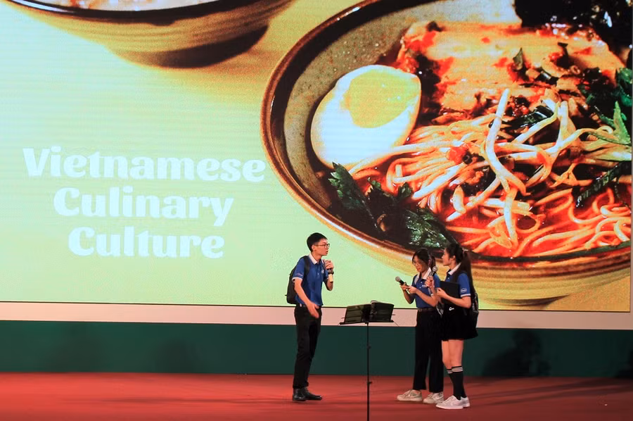 Phần thi của nhóm sinh viên trường Đại học Kinh tế và QTKD (ĐH Thái Nguyên).