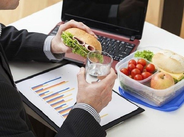 nhung thoi quen khi an "giet" suc khoe nhanh hon mac ung thu - 1