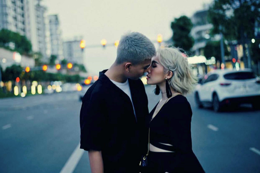 Muốn vừa chất vừa xinh, hãy nhìn cách Emily "chơi" phụ kiện ảnh 3 Muon vua chat vua xinh xan, hay nhin cach Emily