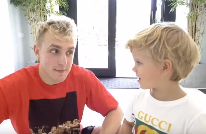 YouTuber tai tiếng Jake Paul tự tạo ra một gia đình sống cùng mình để làm video với những đứa trẻ. Ảnh: Jake Paul.